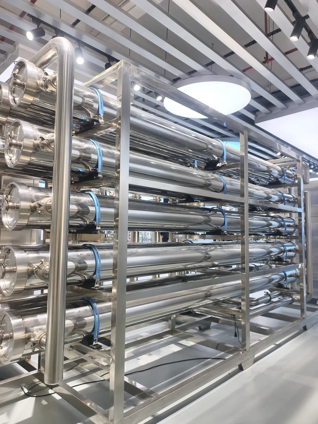 RO membrane array with stainless-steel interconnecting piping in a KONCHE frame