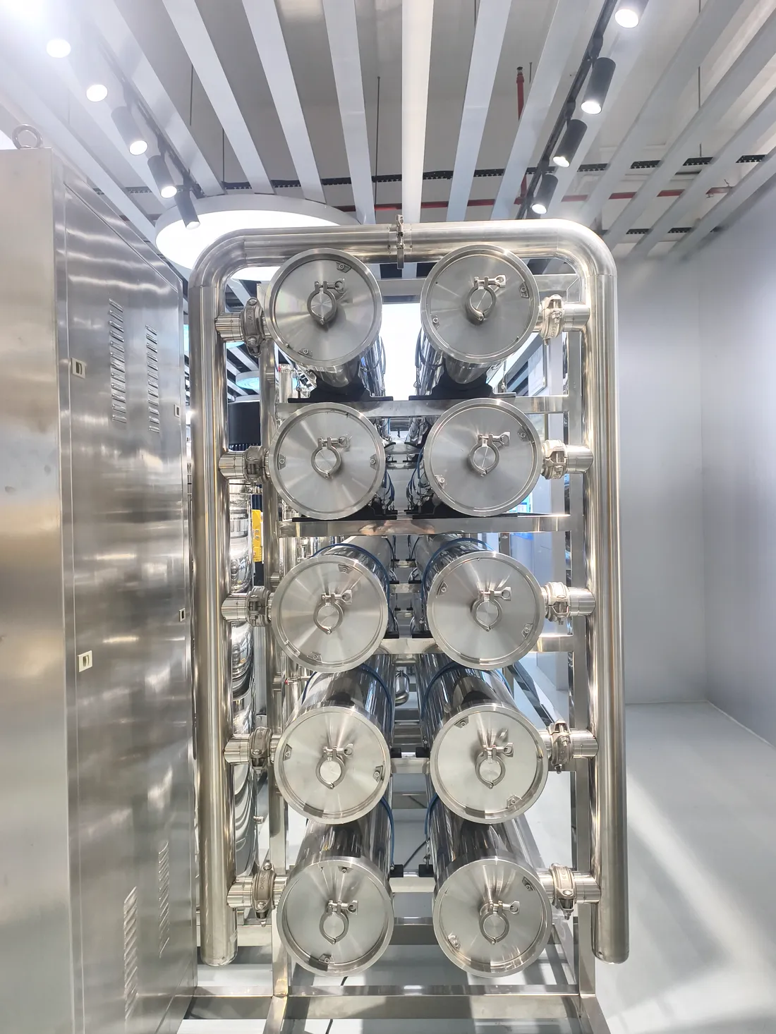 Stainless-steel frame with membrane modules and polished interconnecting piping